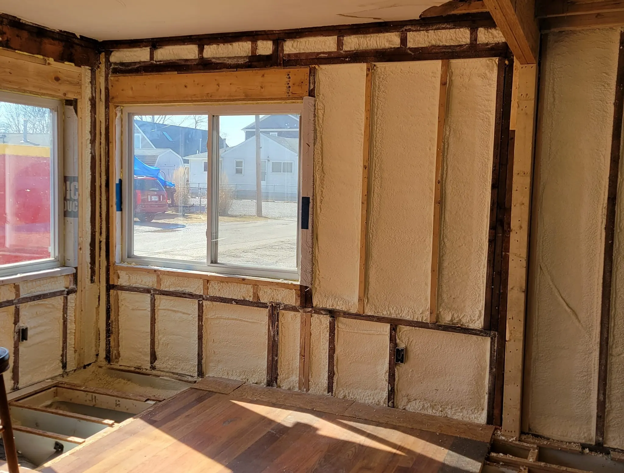 Benefits of Hiring Spray Foam Insulation Experts in Macomb County (1) Spray Foam Insulation expert in Macomb County