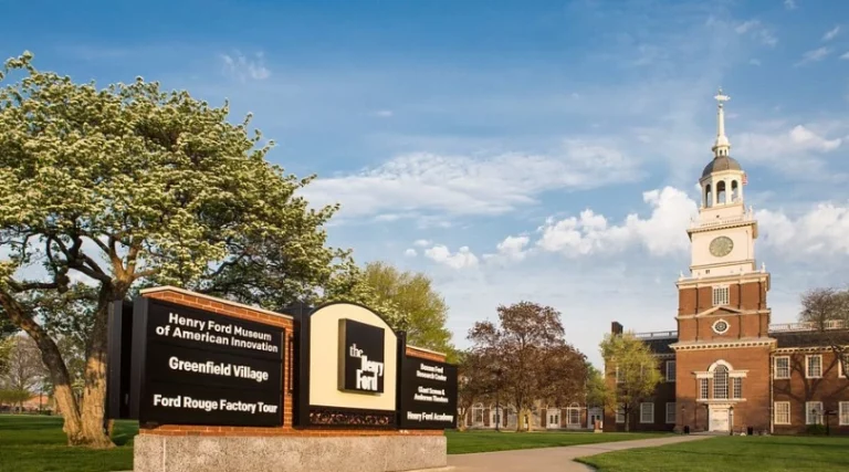 Macomb Orchard Trail